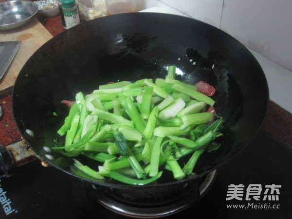 Cantonese Sausage Stir-fried Kale recipe