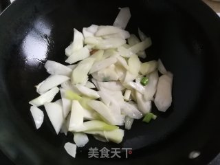 Fried Mustard Cores with Garlic Sprouts recipe