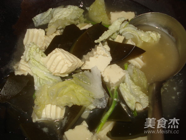 Tofu Soup with Cabbage and Seaweed recipe