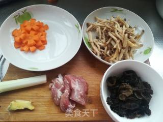Stir-fried Meat with Crab Mushroom recipe