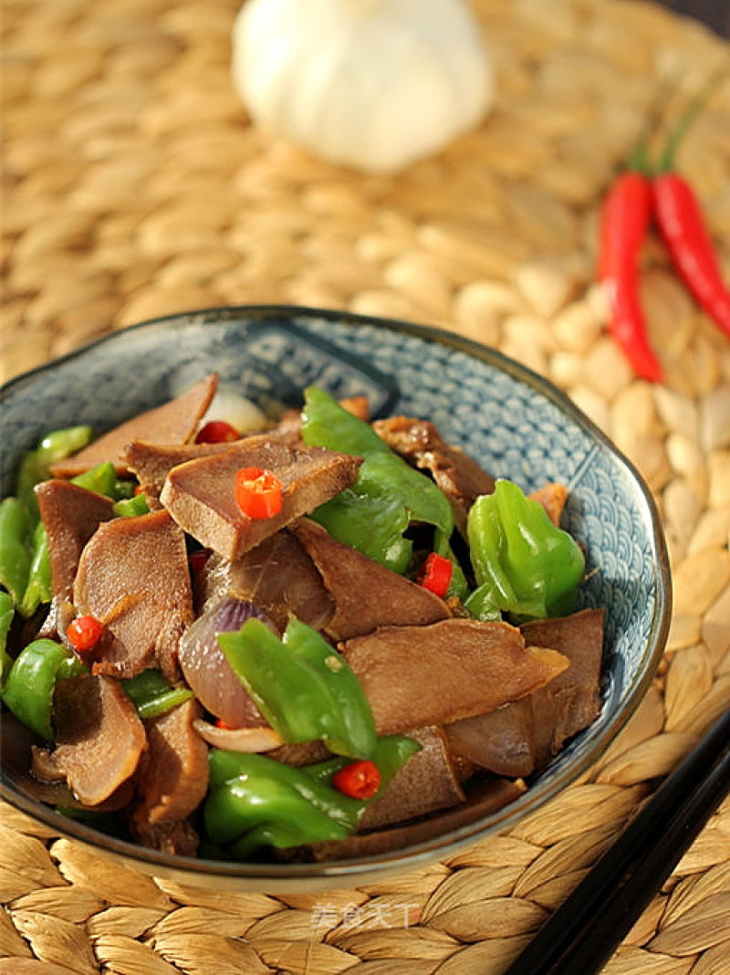 Stir-fried Strips with Green Pepper and Onion recipe