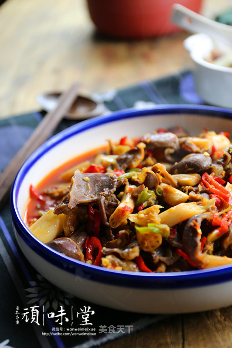 Stir-fried Chicken Gizzards with Pickled Pepper and Lotus Root recipe