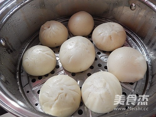 Carob Buns with Minced Pork recipe