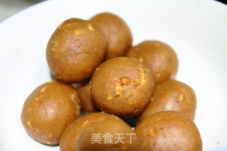 Novices Can Easily Make Delicious Lotus Paste and Meat Floss Mooncakes recipe