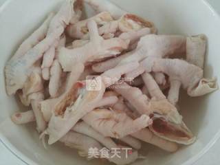 Braised Chicken Feet with Belling Grass recipe