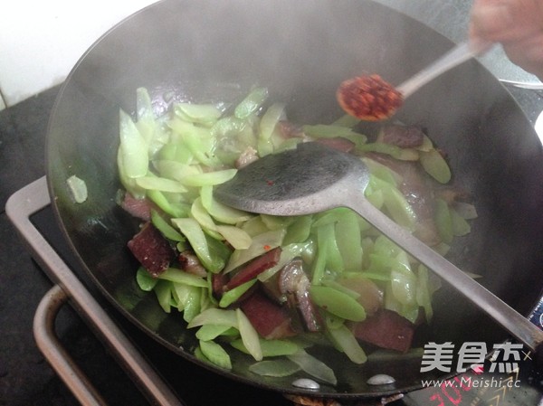 Stir-fried Bacon with Lettuce recipe