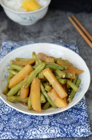 Stewed Potatoes with Beans recipe