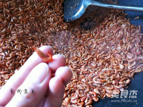 Fried Small River Prawns with Garlic Sprouts recipe