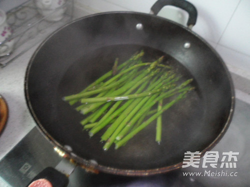 Bacon and Asparagus Rolls recipe