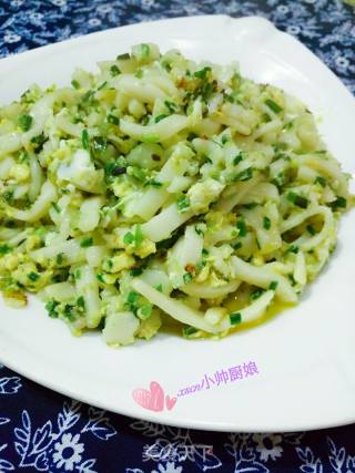 Fried Noodles with Chives and Minced Meat and Eggs recipe