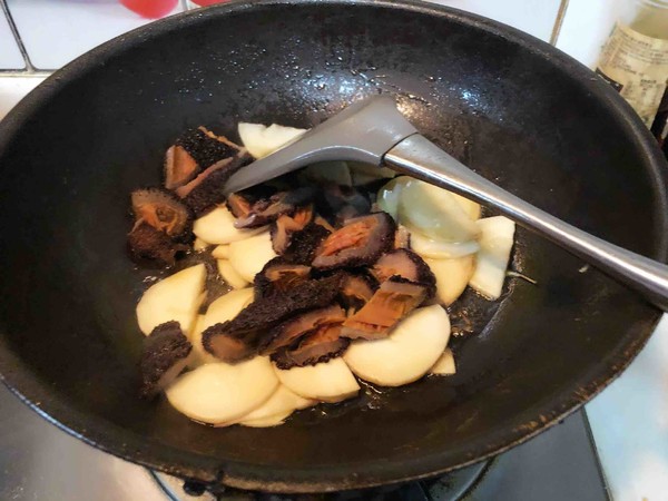 Braised Red Ginseng with Winter Bamboo Shoots recipe