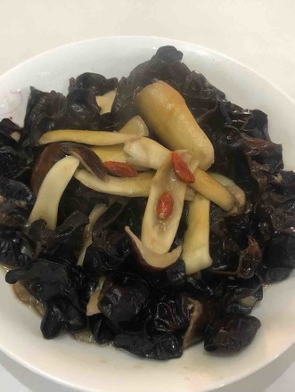 Stir-fried Black Fungus with Matsutake recipe