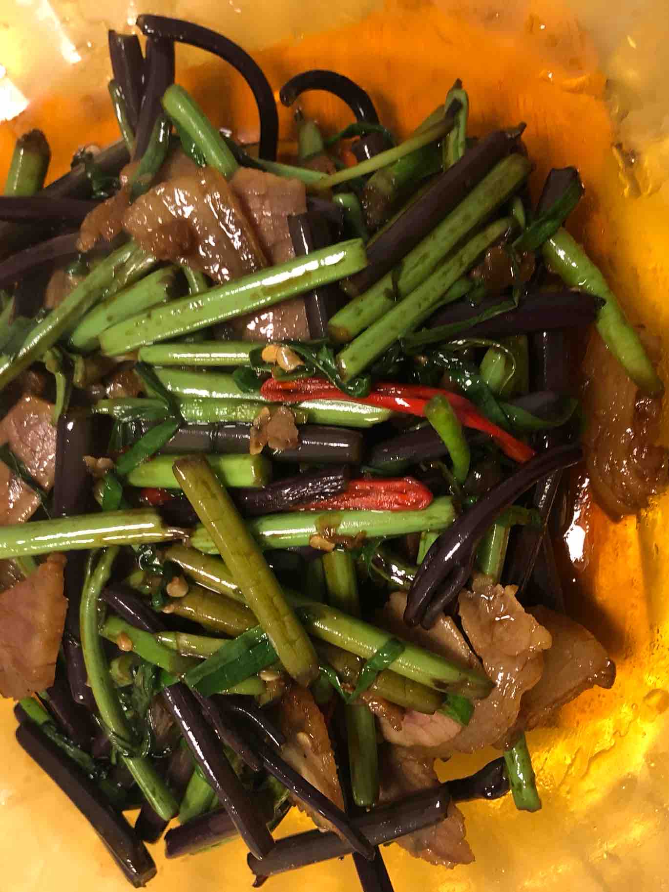 Stir-fried Bracken with Garlic Sprouts recipe