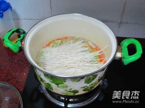 Seasonal Vegetable Egg Noodles recipe