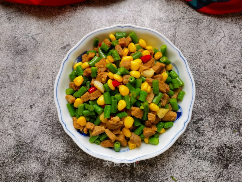 Stir-fried Beef with Corn and Cowpeas recipe