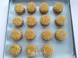 Refreshing Five-core Moon Cake recipe