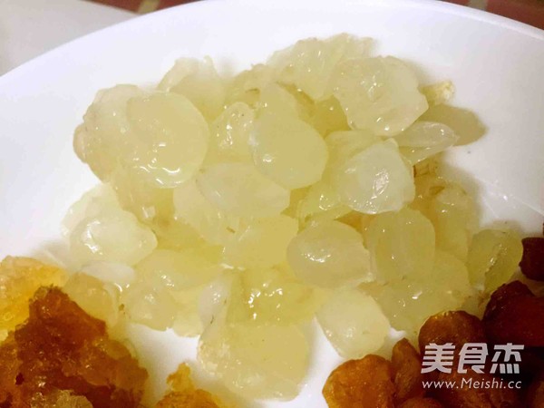 Tremella, Peach Gum, Soap Jap, Rice and Longan Soup recipe