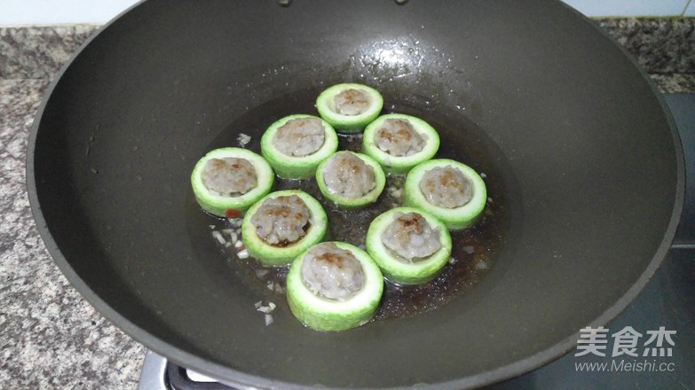 Zucchini Stuffed with Meat recipe