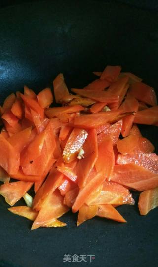 Stir-fried Pork with Sauce and Carrots recipe