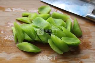 Lotus Root Lettuce Spare Rib Soup recipe
