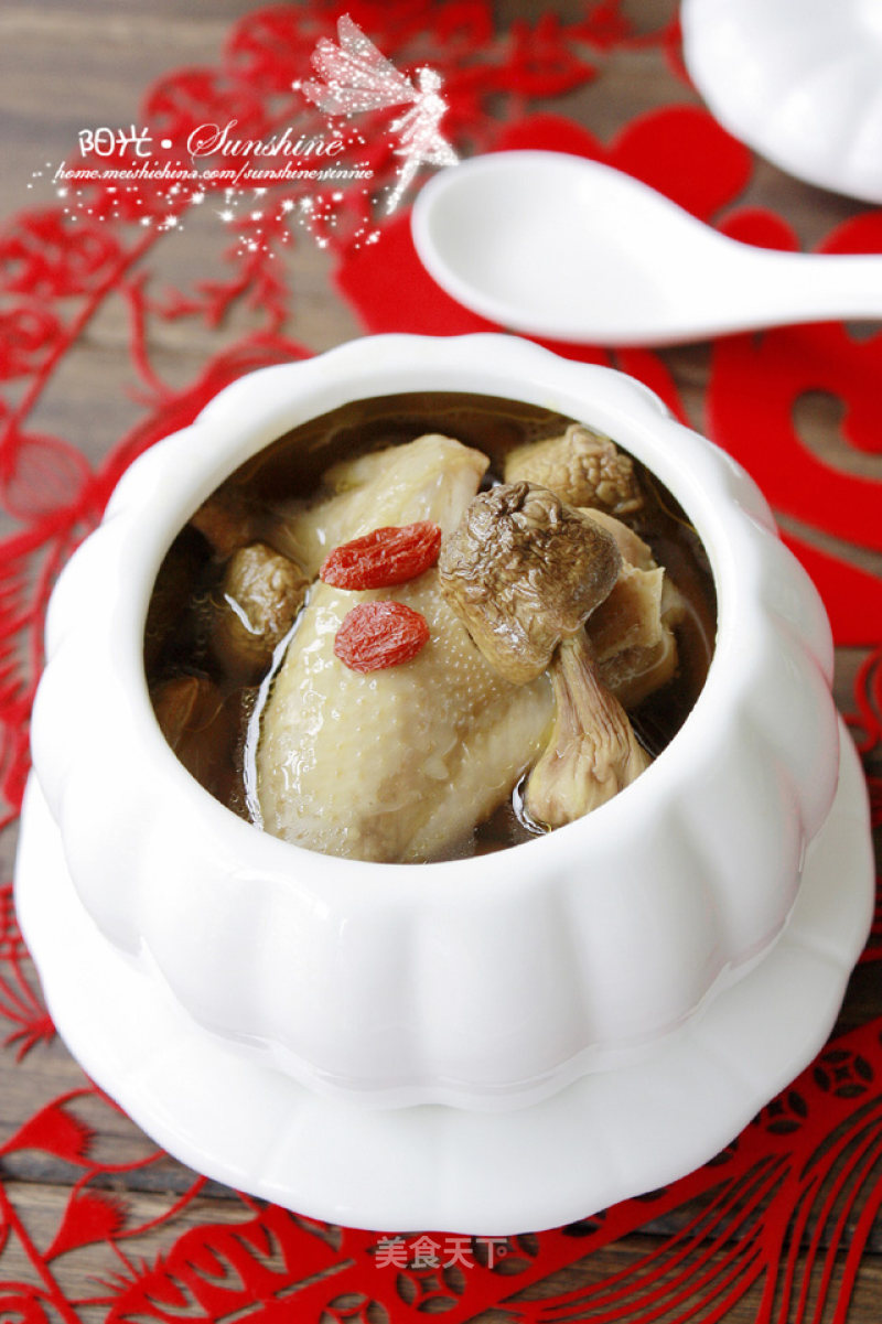 Make A Good Soup for The Family with Heart ----- Stewed Chicken with Matsutake recipe