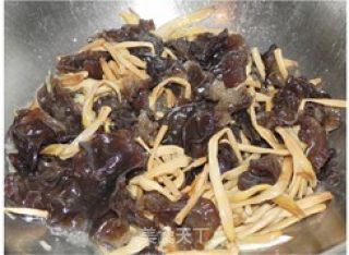 Stir-fried Fungus with Daylily recipe