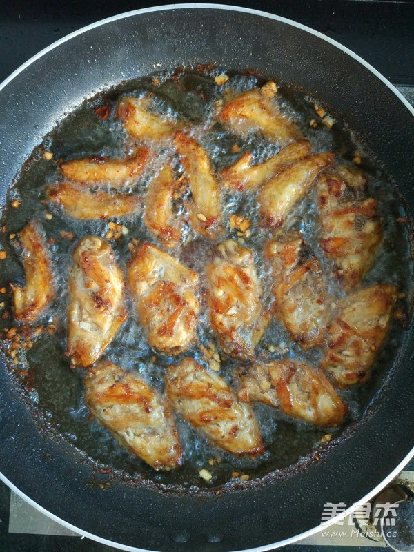Pan-fried Chicken Wings and Stir-fried Potato Pancakes recipe