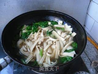 Grilled Beef Sausage with Dry Tofu recipe