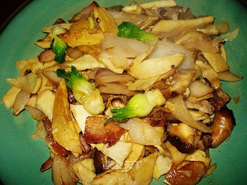 Stir-fry with Winter Mushrooms and Bamboo Shoots recipe