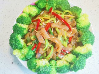 Stir-fried Pork Skins with Broccoli recipe