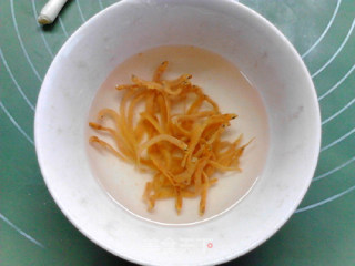 Stir-fried Instant Noodles with Whitebait, Seaweed and Carrot recipe