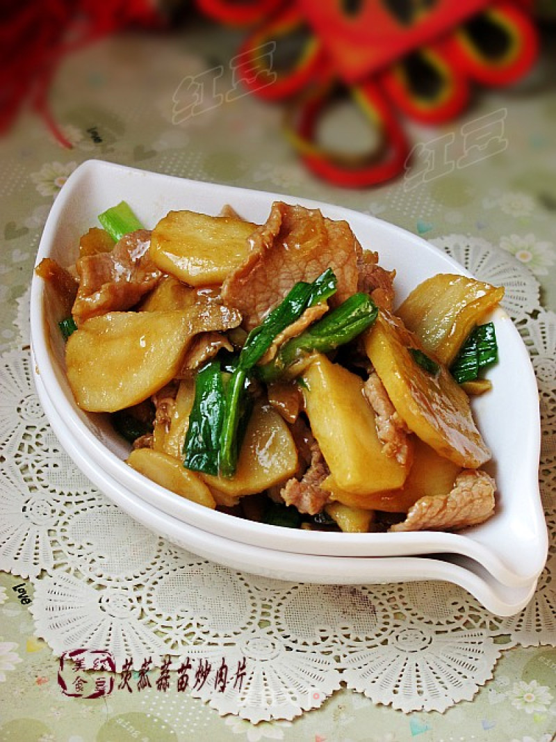 Fried Pork with Garlic Sprouts recipe