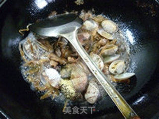 Stir-fried Clams with Bamboo Shoots and Dried Vegetables recipe