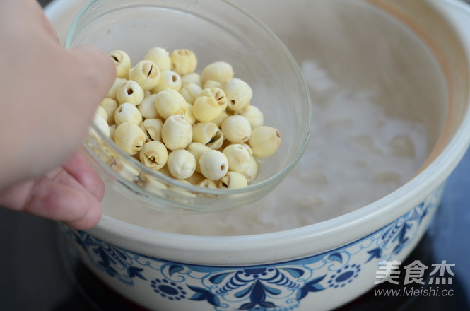 Figs, Tremella and Lotus Seed Soup recipe