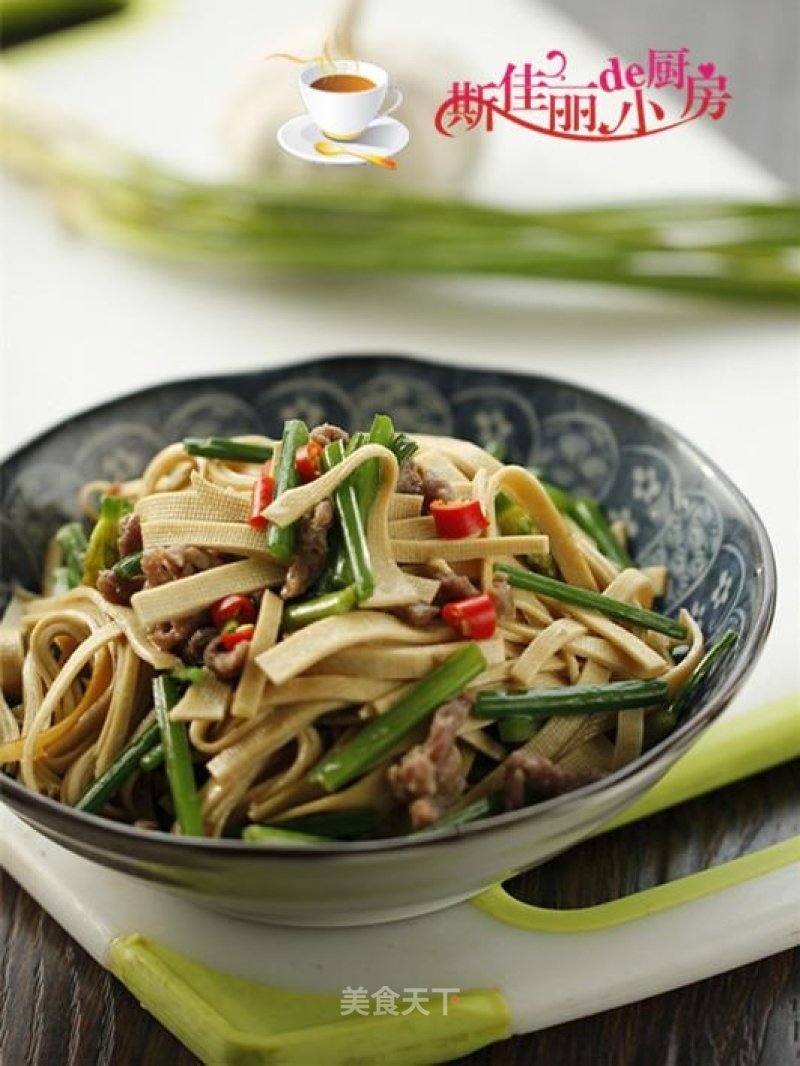 Thousand Slices of Beef Shredded with Chives and Stalks recipe