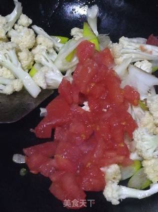Stir-fried Cauliflower with Tomatoes recipe
