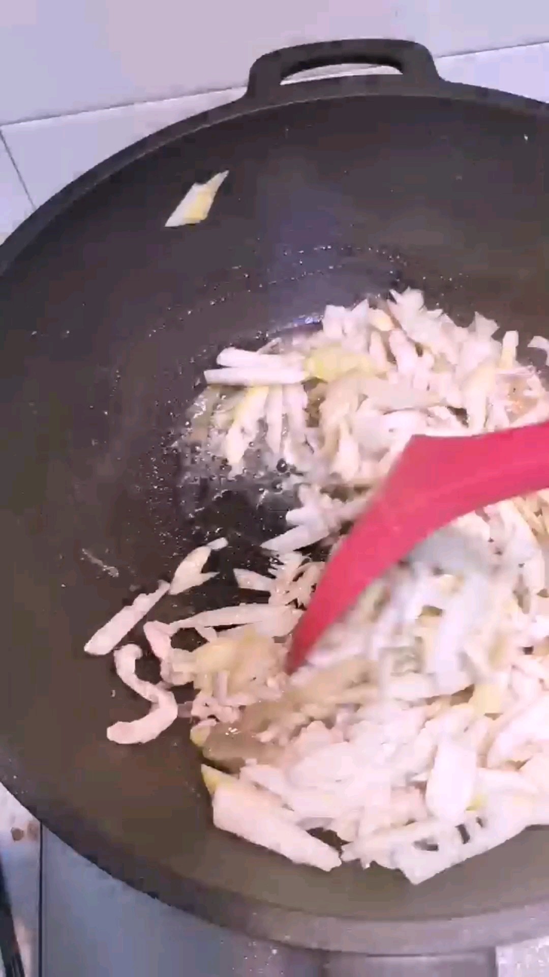 Stir-fried Shredded Chicken with Spring Bamboo Shoots recipe