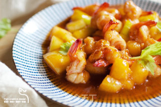 Sweet and Spicy Shrimp with Honeydew Osmanthus recipe