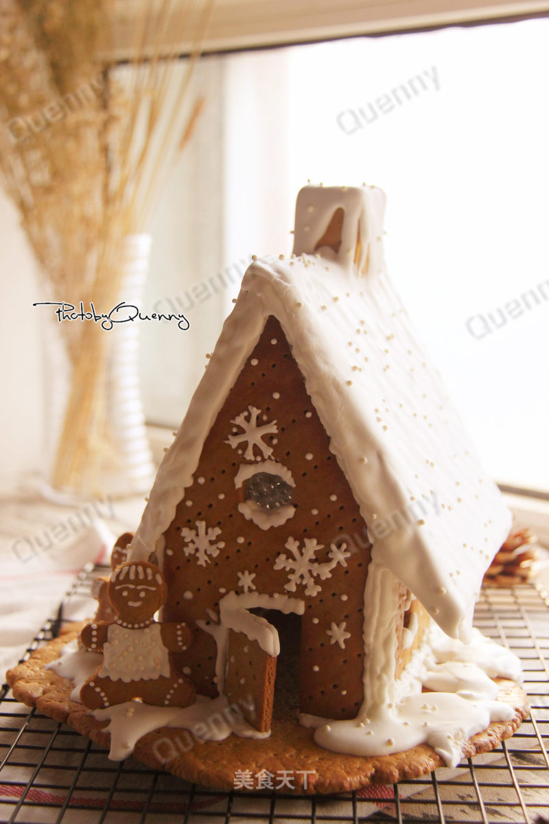 White Fantasy Gingerbread House recipe