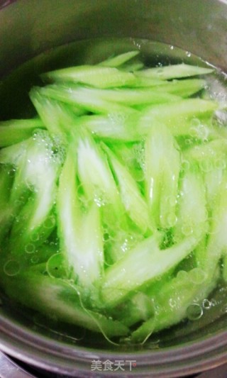 Stir-fried Lily with Celery recipe