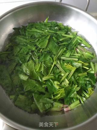 Spinach with Walnuts recipe