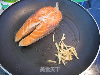 Fried Salmon with Basil recipe