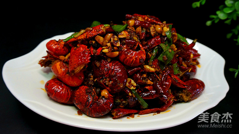 Stir-fried Lobster-the Whole Process of Cleaning Up The Lobster in Detail is Worthy of Your Support recipe