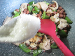 Fried Gluten with Light Pepper and Peanuts recipe