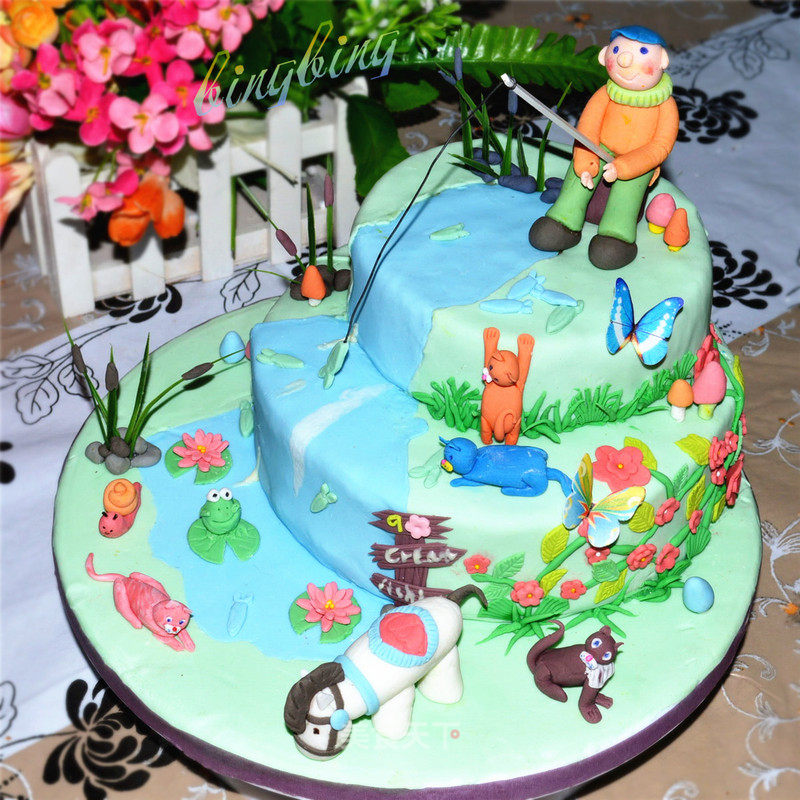 Leisure Holiday Fondant Cake