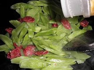 The Nineteenth Nian Cai is Delicious If You Don't Eat It-fried Sausage with Lettuce recipe