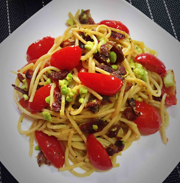 Pasta with Sausage, Avocado and Tomato recipe