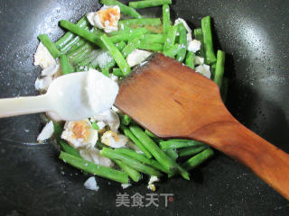 Stir-fried Plum Beans with Salted Duck Eggs recipe