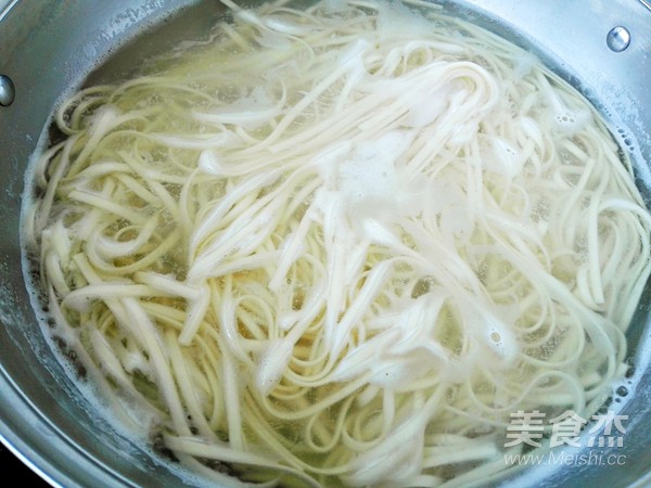 Spicy Tomato Noodles recipe