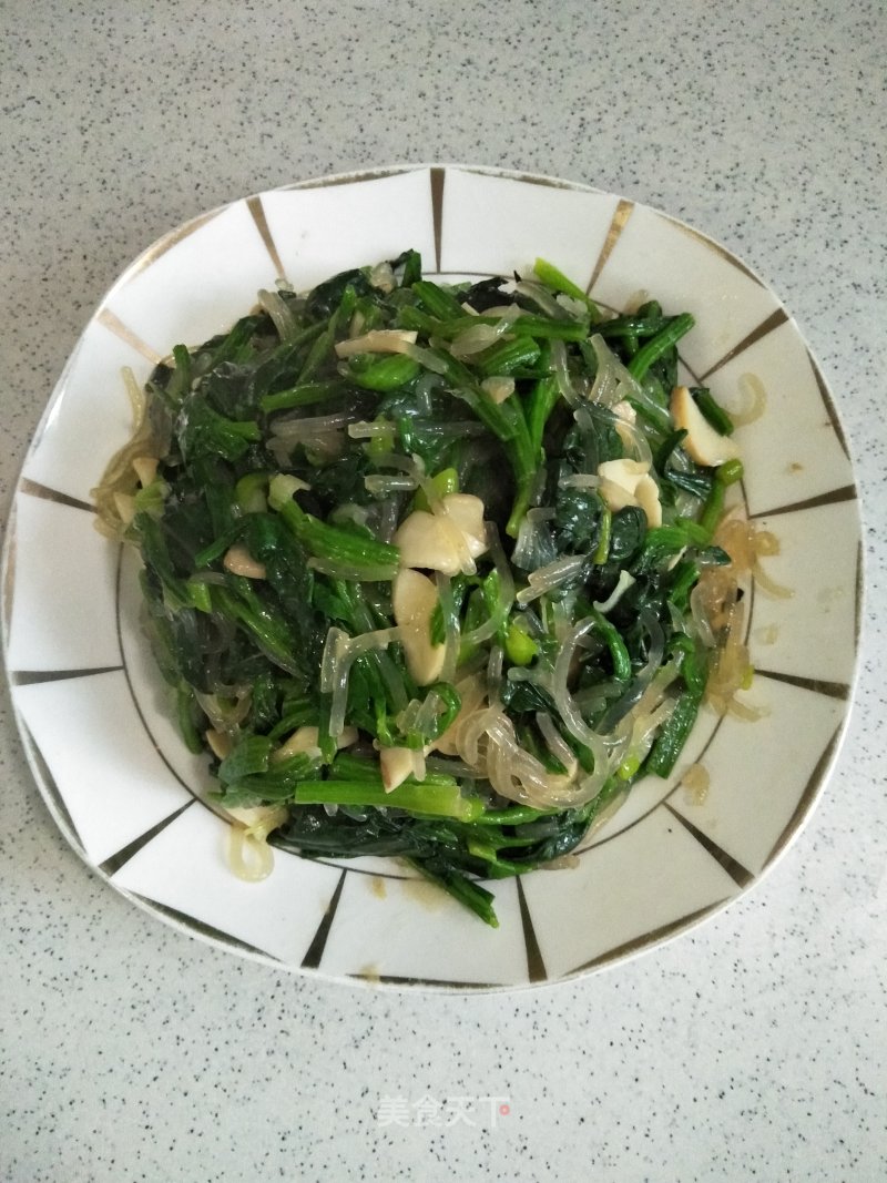 Stir-fried Sweet Potato Powder with Spinach recipe